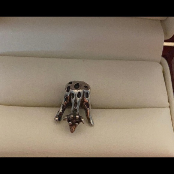 Assorted Chamilia/Pandora bracelets and charms - Picture 4 of 8